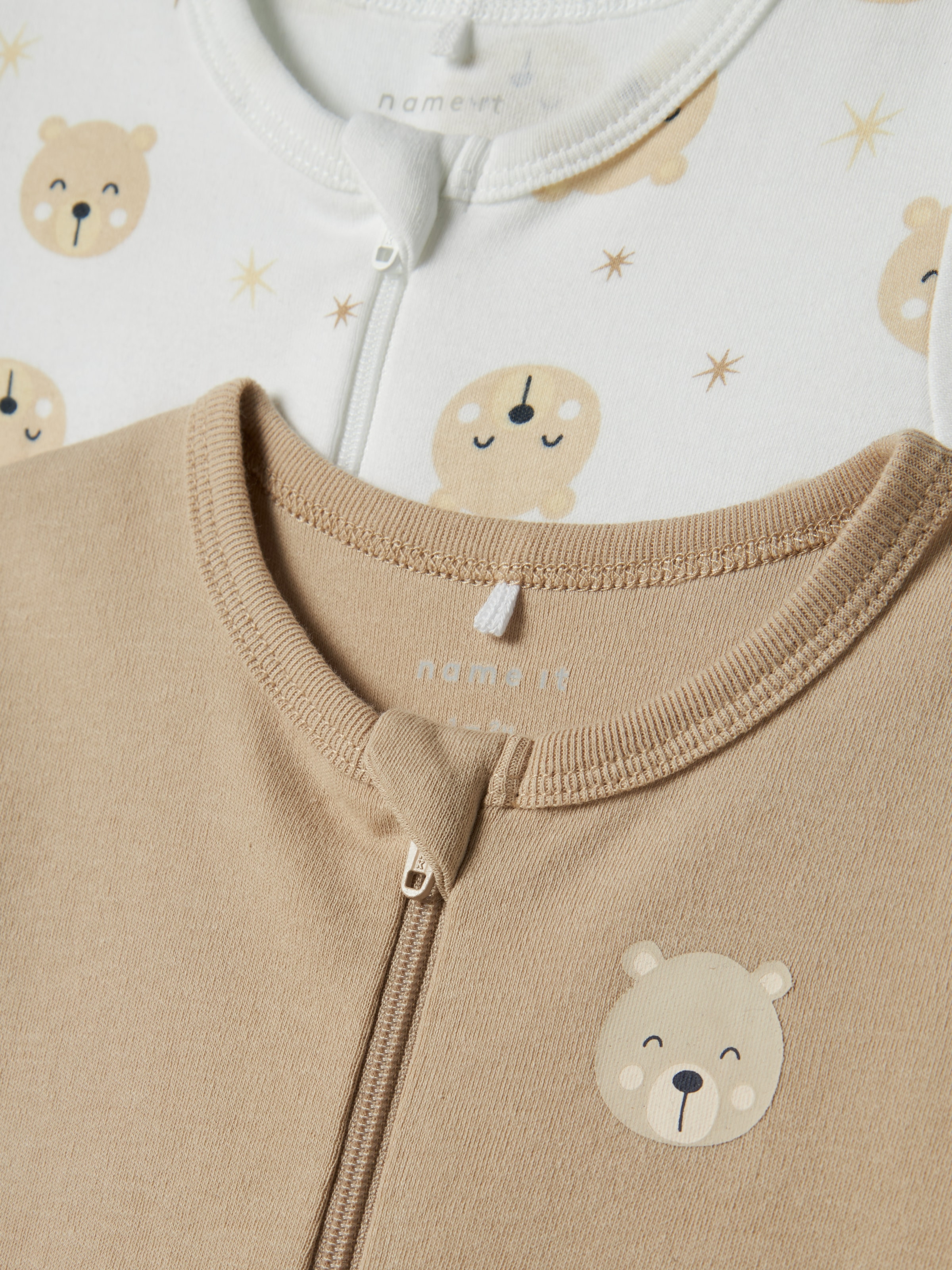 Name It Schlafoverall »NBNNIGHTSUIT für Jungen mit süssem Print im 2er-Pack«, 2 Stk. bedruckt, casual, regular fit, Baumwolle, Rundhals