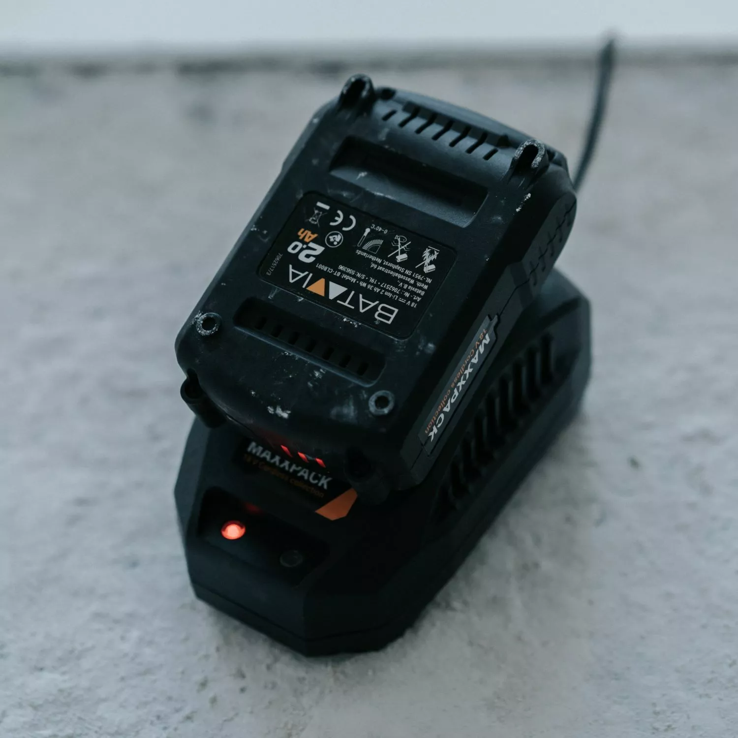 Batavia 7063688 18V Li-ion Oplader 2.4Ah