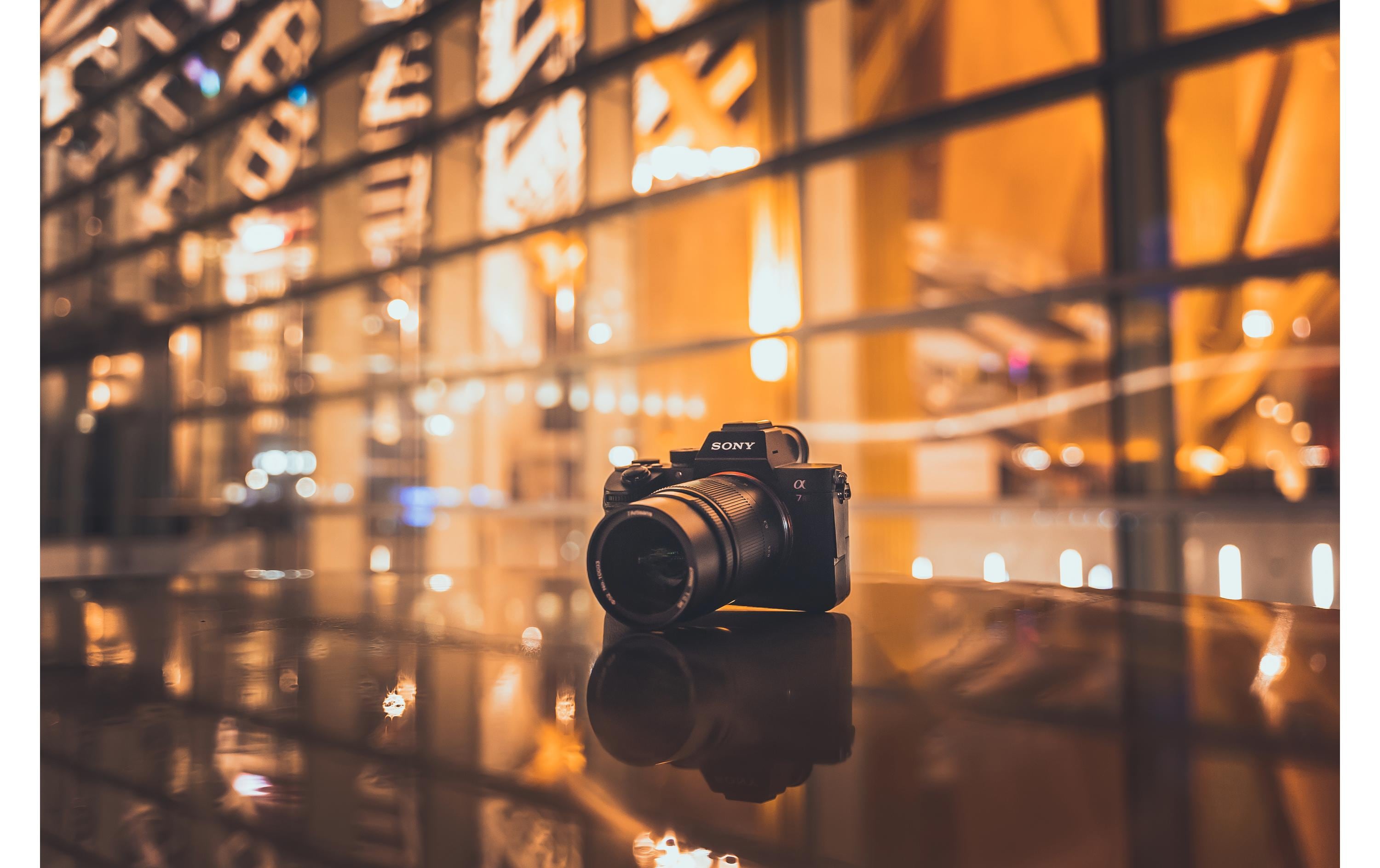 Festbrennweite 25mm F/0.95 – Sony E-Mount<br>Lichtstarkes Festbrennweitenobjektiv mit sanftem Bokeh-Effekt