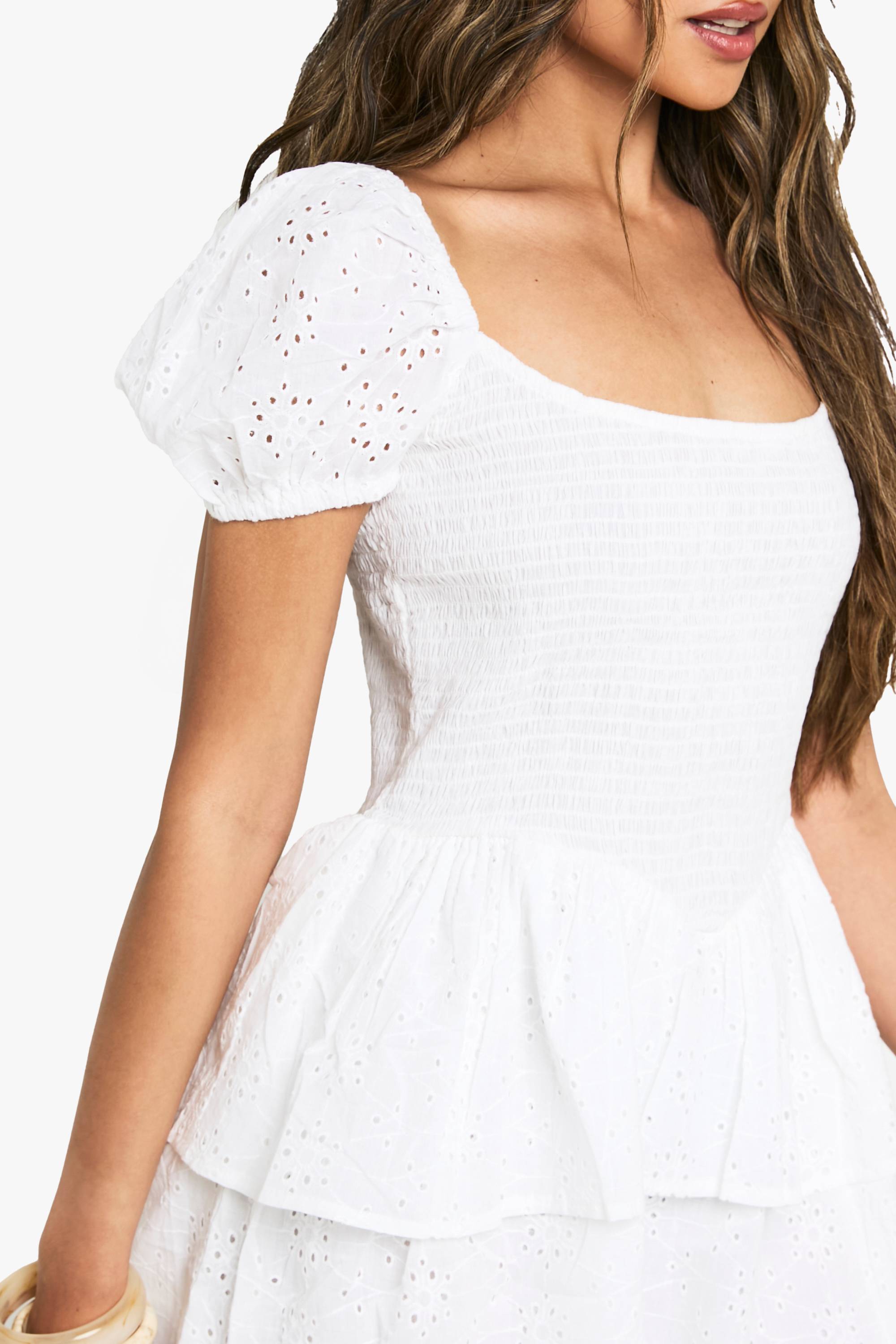 boohoo Robe skater en broderie anglaise à manches bouffantes