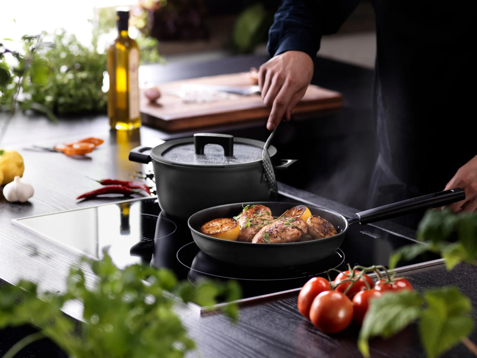 Fiskars  3,5 L - Hard face gryde med låg