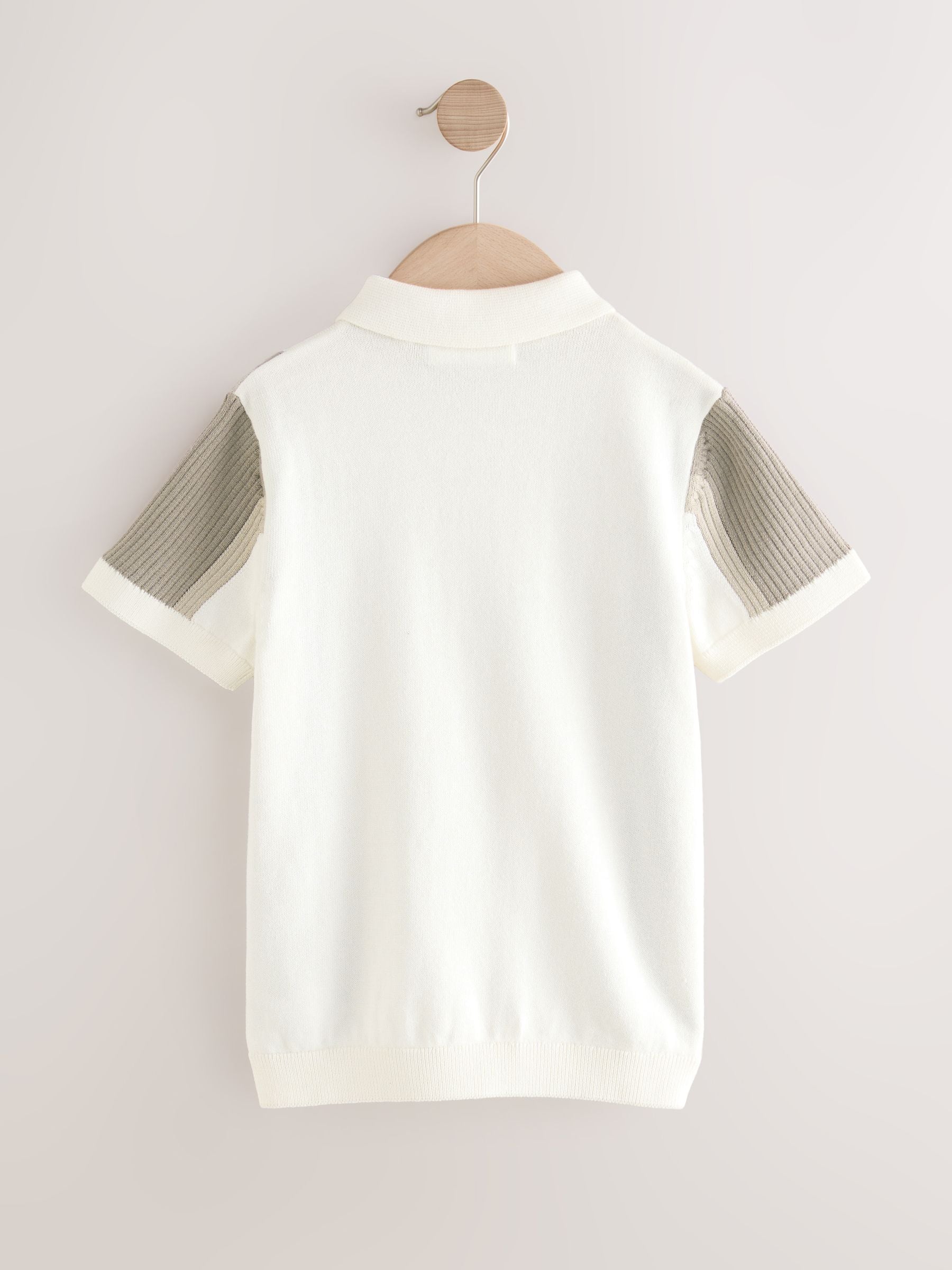 Neutraal met kleurvlakken - Gebreid poloshirt met rits bij de hals (3-16jr)