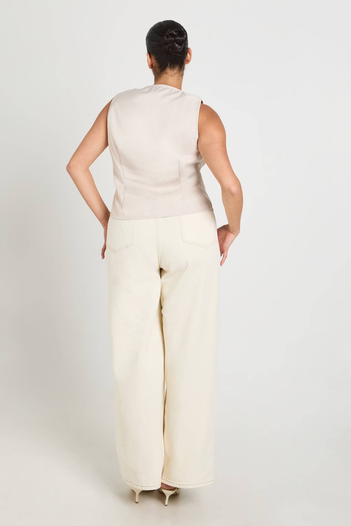 boohoo Haut Grande Taille En Crêpe À Col Bénitier Orné De Perles