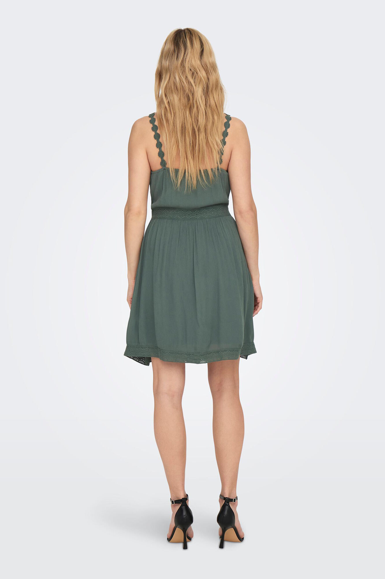 Vestido curto com decote em V