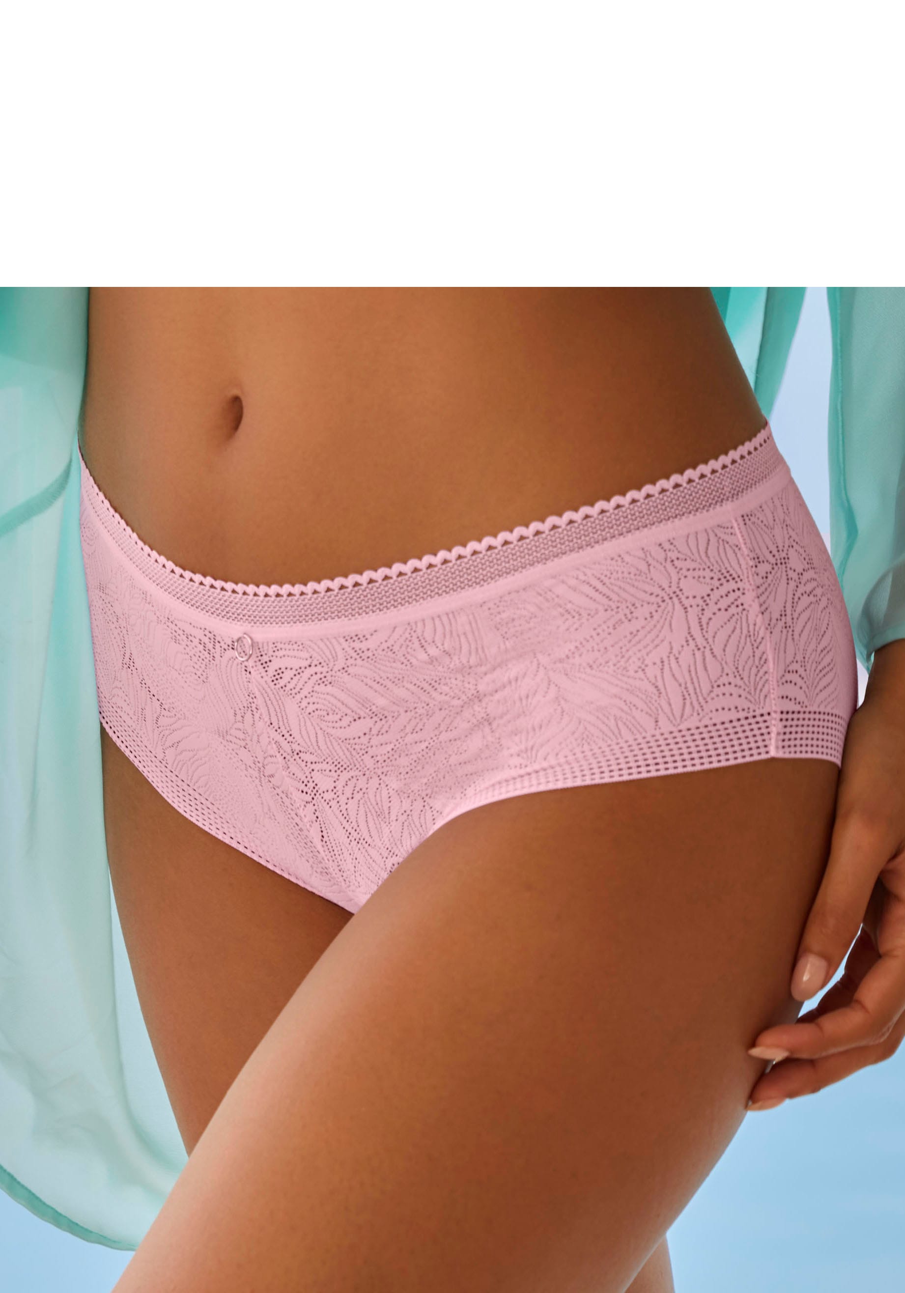 LASCANA Panty , aus extra flachem Material in blumiger Optik