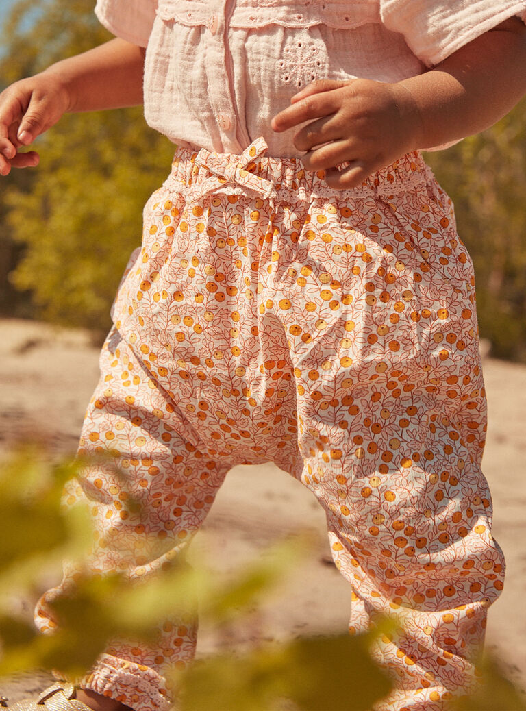 Pantalon écru et orange en popeline à imprimé feuilles et fruits