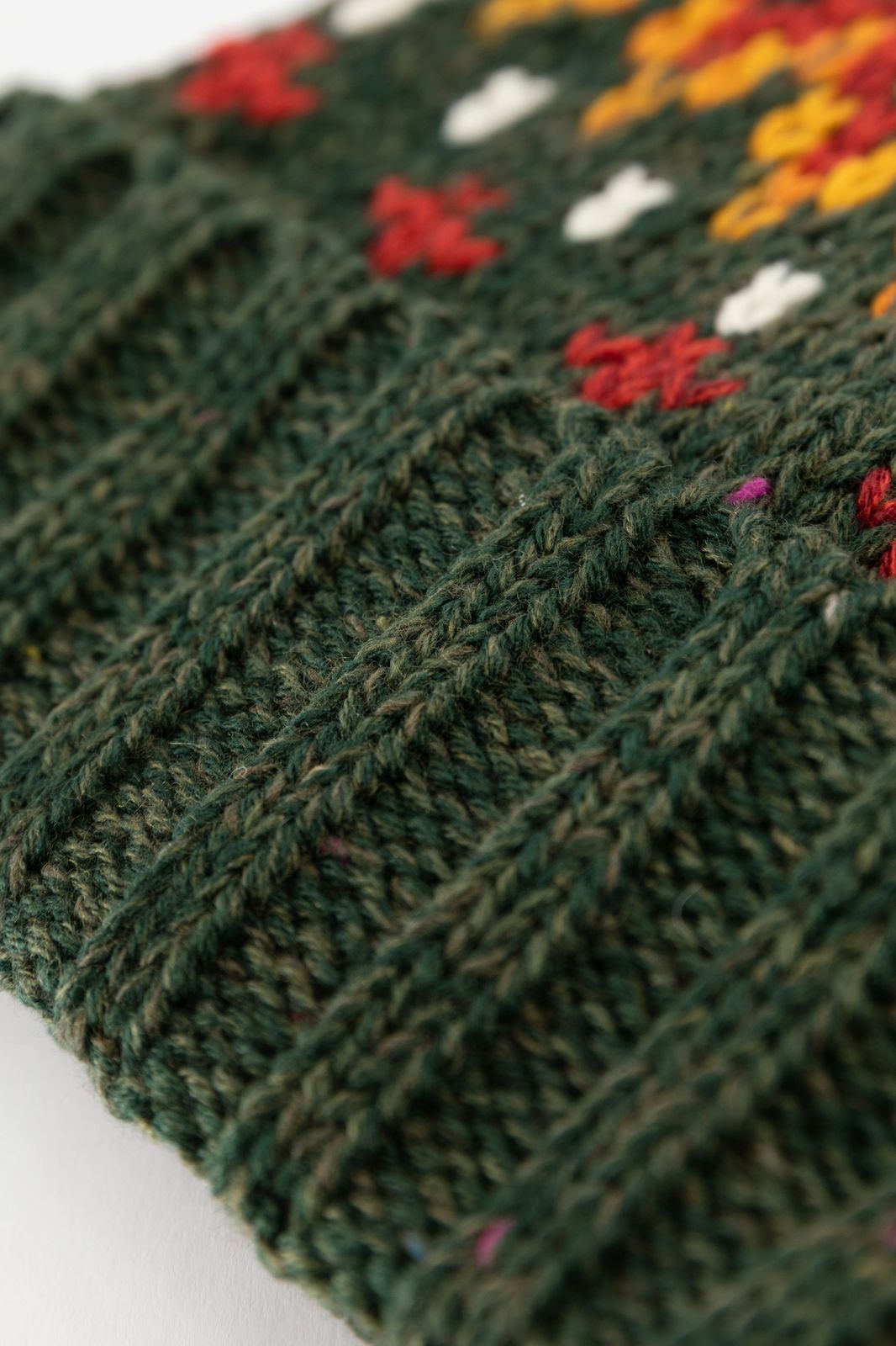 BARTS donkergroene beanie met print