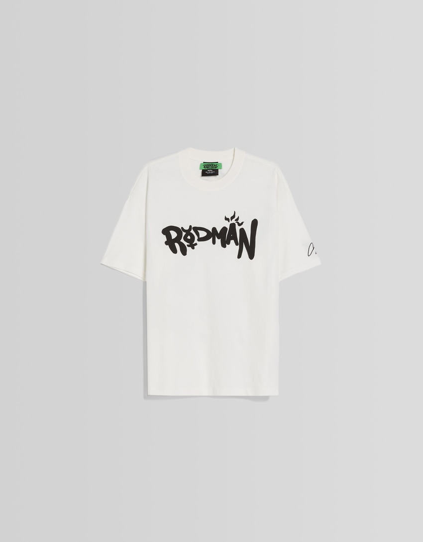Camiseta de manga curta com estampa DENNIS RODMAN X BERSHKA e modelagem quadrada.
