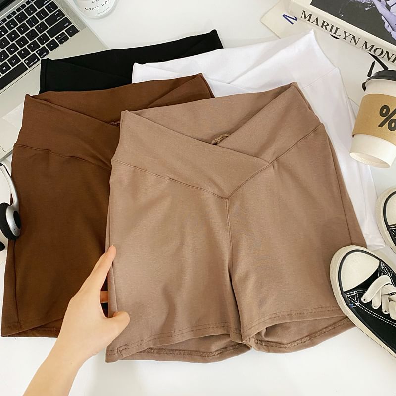 Iasia - Mid Rise Effen Skinny Shorts