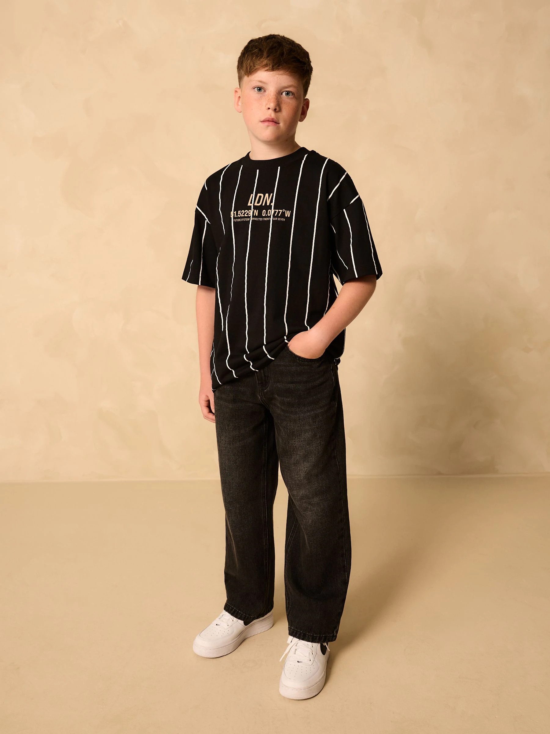 Zwart-witte streep - Ruimvallend T-shirt met print en korte mouwen (3-16 jr)