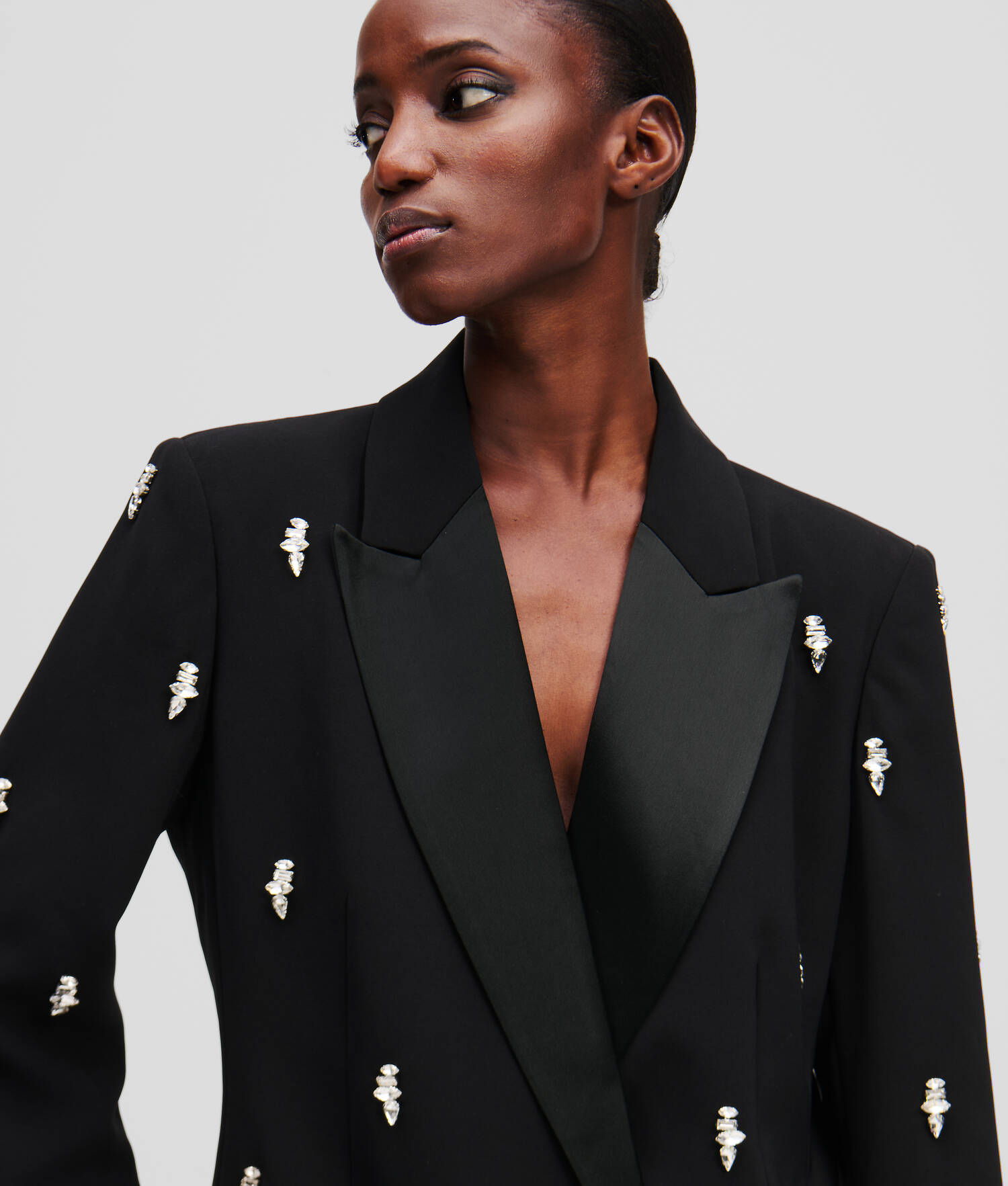 BLAZER HABILLÉ AVEC ORNEMENT