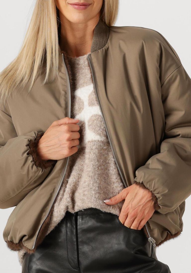 bruine studio ar faux fur jas etta