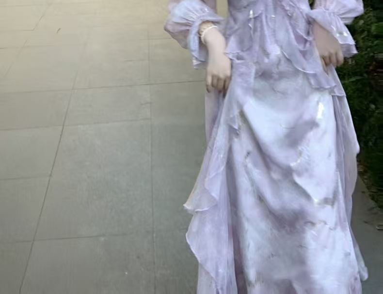 aistera - Maxi A-lijn jurk met lange mouwen, blote schouders en tie-dye vlinderaccent en ruches