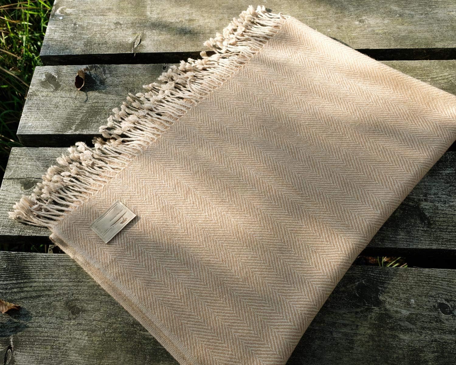 Wohnen & Accessoires GmbH & Co. KG Wolldecke Dschingis Khan aus Kamelhaar mit Fischgratmuster