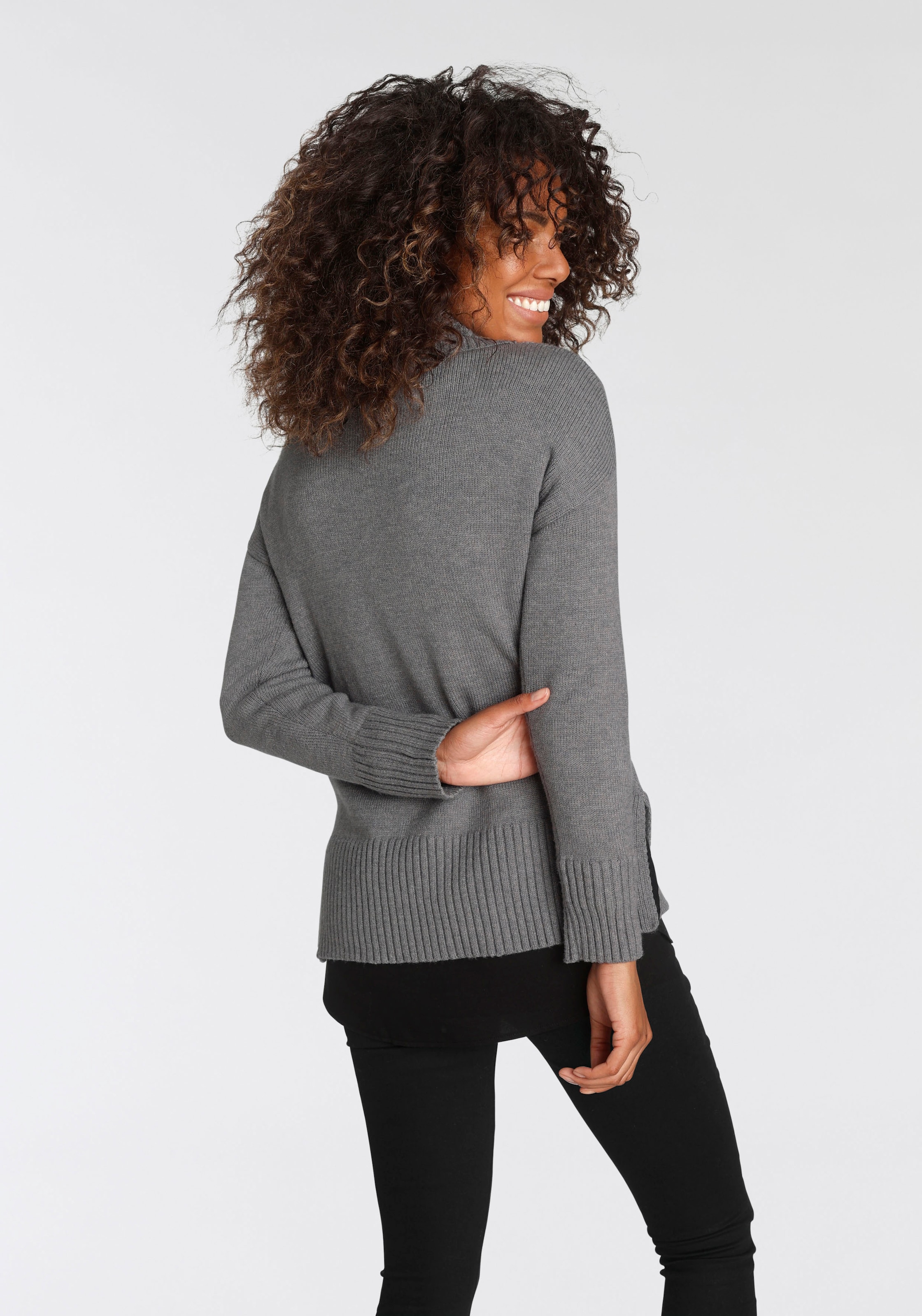 Tamaris Rollkragenpullover , in lässiger Form mit seitlichen Schlitzen