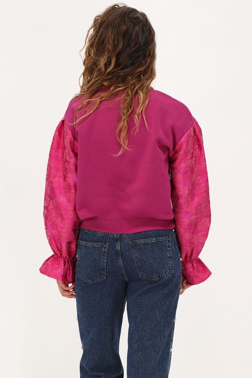 Roze sweater met jacquard mouwen