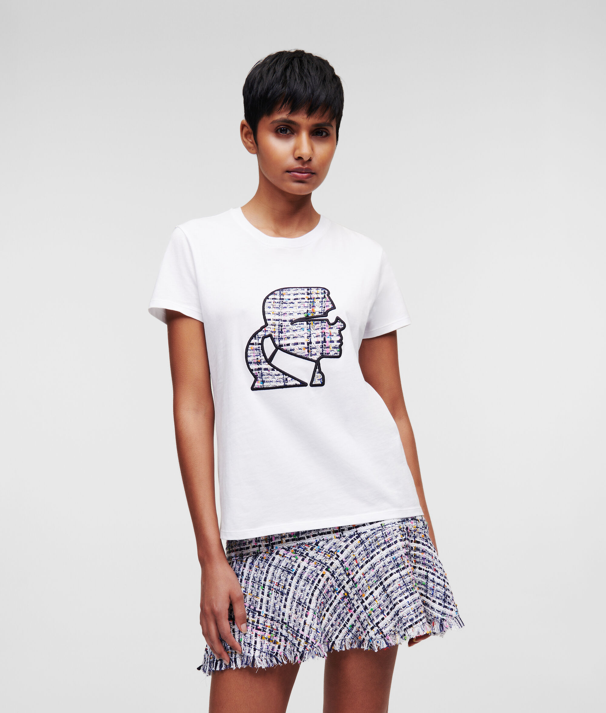 T-SHIRT MOTIF PROFIL KARL EN BOUCLÉ