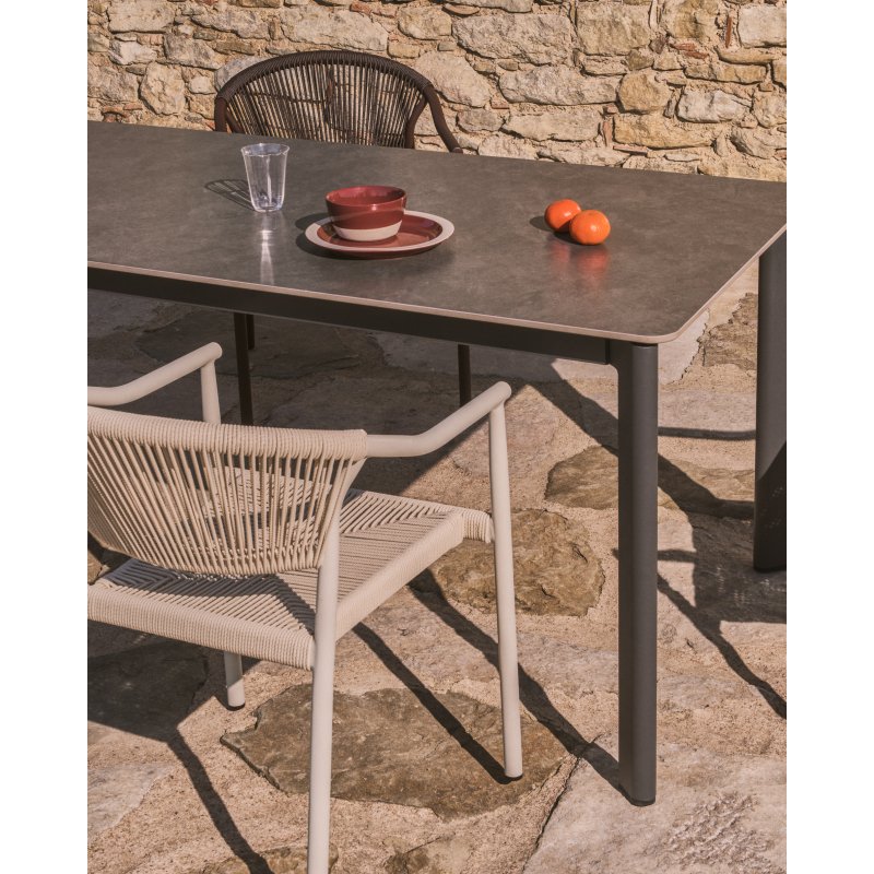 Table Anafi en pierre frittée et aluminium graphite 220 x 100 cm