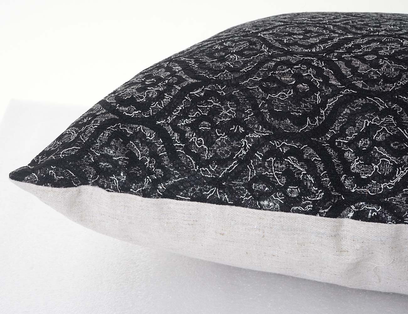 Zierkissen Barock, Sofakissen Deko-Kissen mit Füllung, schwarz Glanz-Effekt 45x45cm