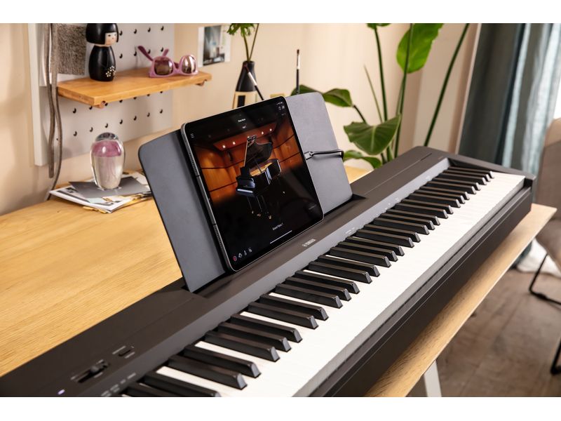 Yamaha E-Piano P-145BT Portables Piano mit 88 Tasten und Bluetooth