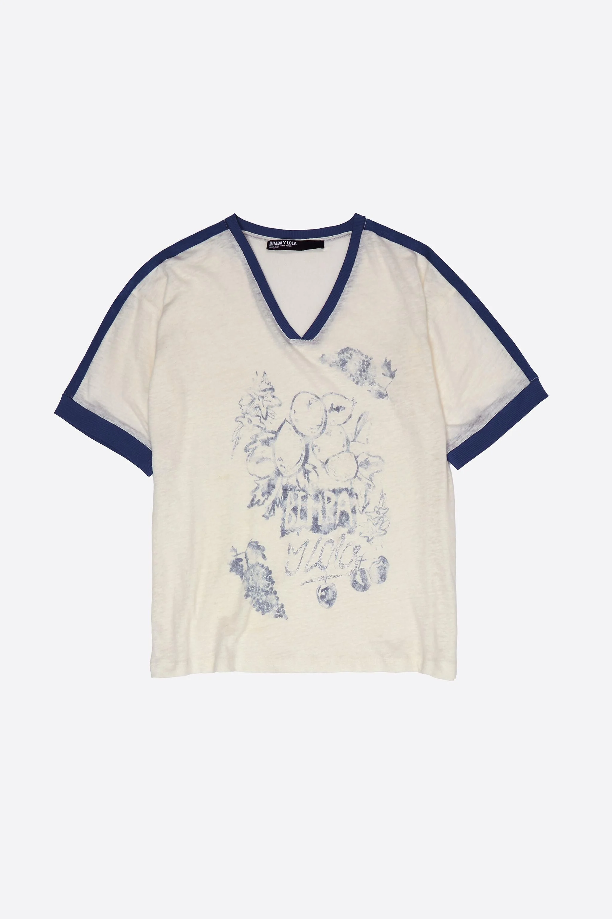 Camiseta de linho cor marfim desbotado com estampa de frutas