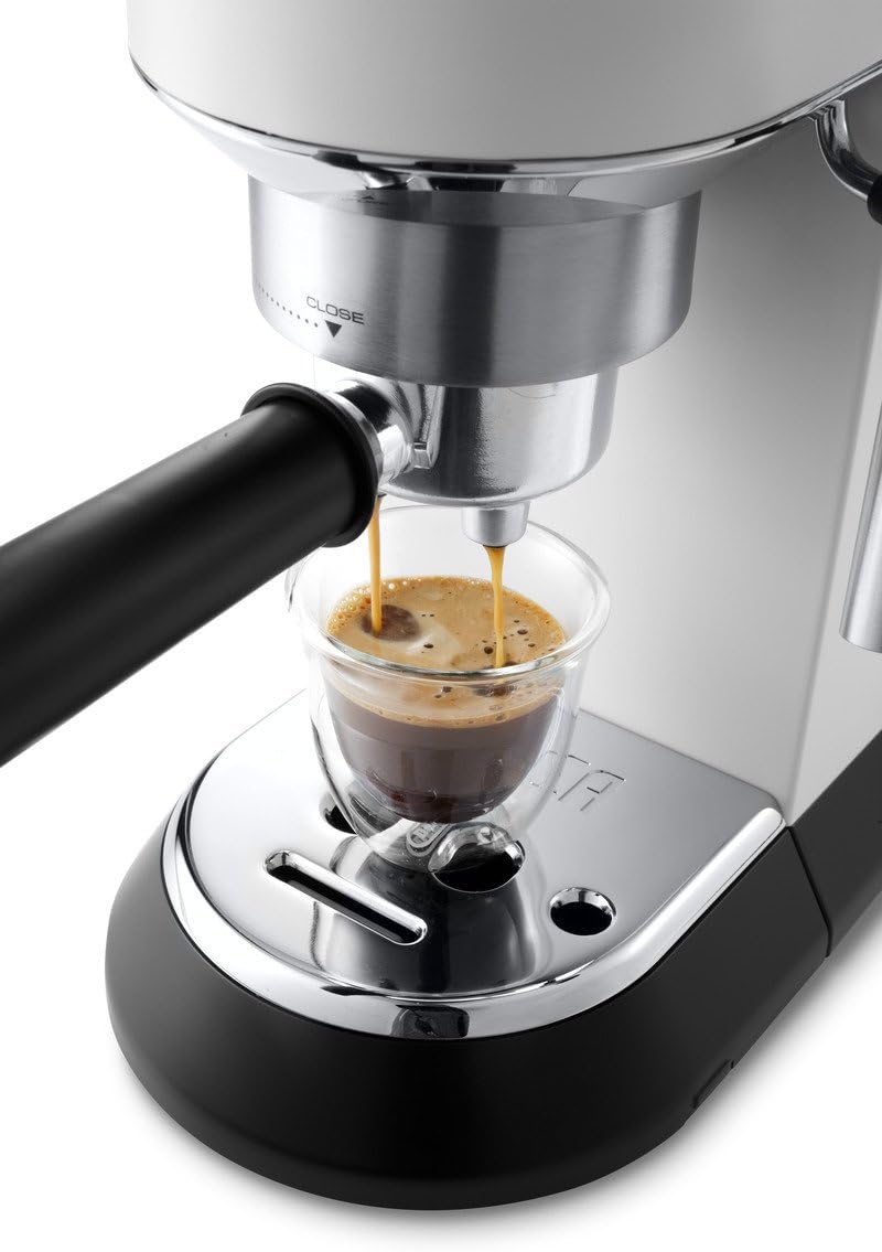 De'Longhi Dedica Style EC685.W, Machine à Café à Pompe en Acier Inoxydable Pour Café Moulu ou Dosettes, Machine à Espresso et Cappuccino, Réservoir de 1,3L, Système Anti-goutte, Blanc