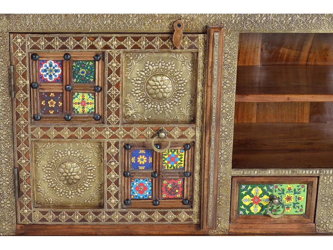 Meuble TV fait main avec détails en carrelage. Marrón.Giner y Colomer.60x40x180