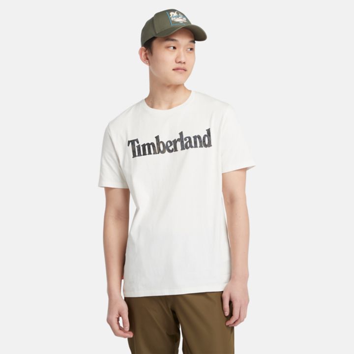 Camiseta masculina branca com estampa camuflada.