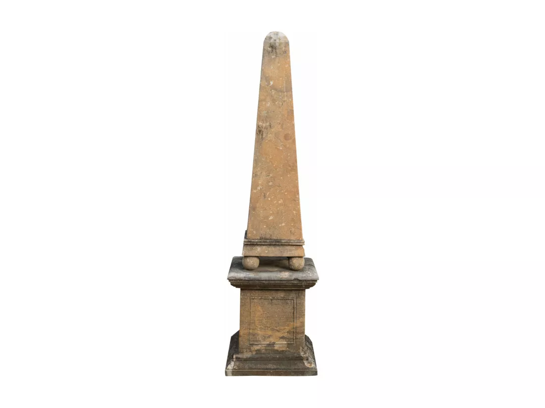 BISCOTTINI Colonne - Obélisque en Pierre Massif Finition Antique - Décorative - Jardin - Extérieur - Sculpture - Design Intemporel - Décoration de Jardin - 57x57x215cm