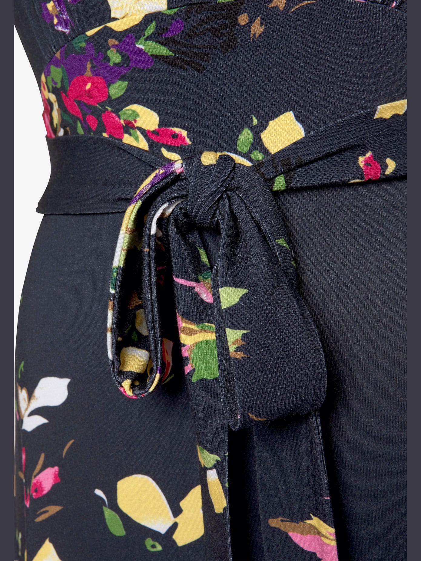 Robe d'été robe de plage avec encolure en v