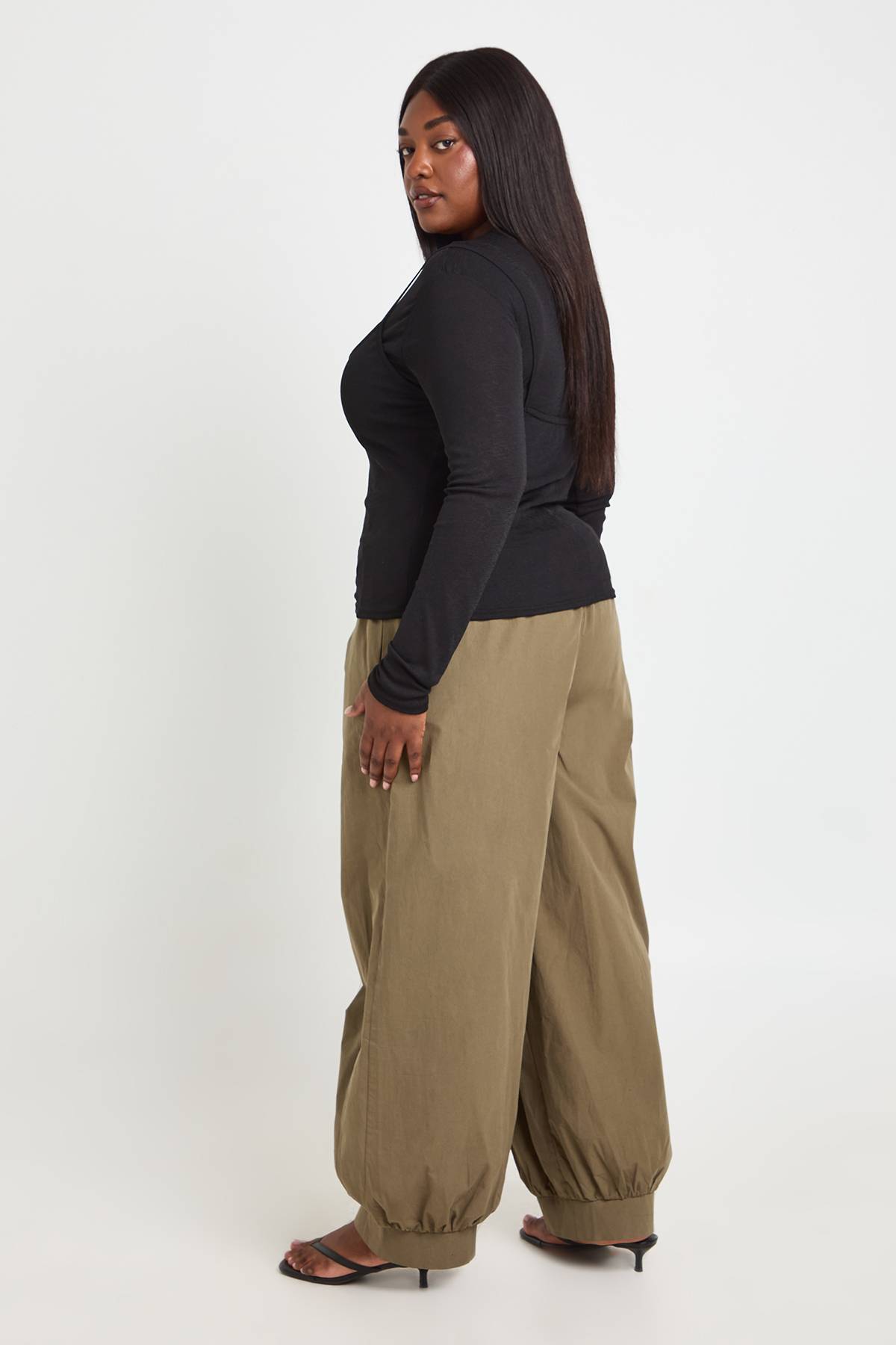 boohoo Haut Grande Taille À Double Épaisseur Avec Bretelles Et Boutonnage