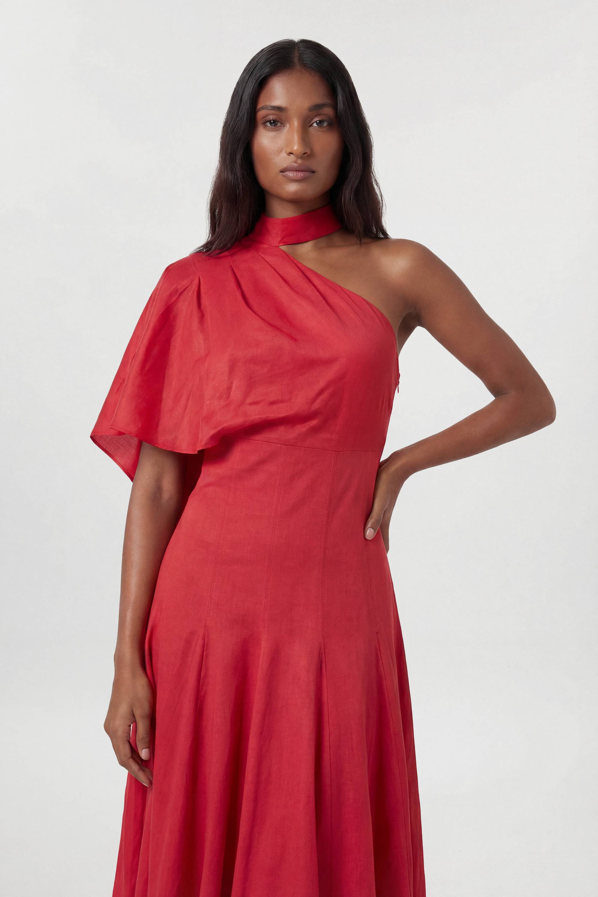 KarenMillen Robe Midi Premium Ajustée En Lin À Col Montant Et Épaule Asymétrique