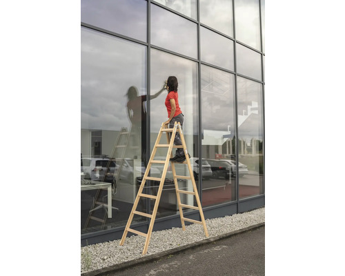 Houten trap met 2 x 8 sporten