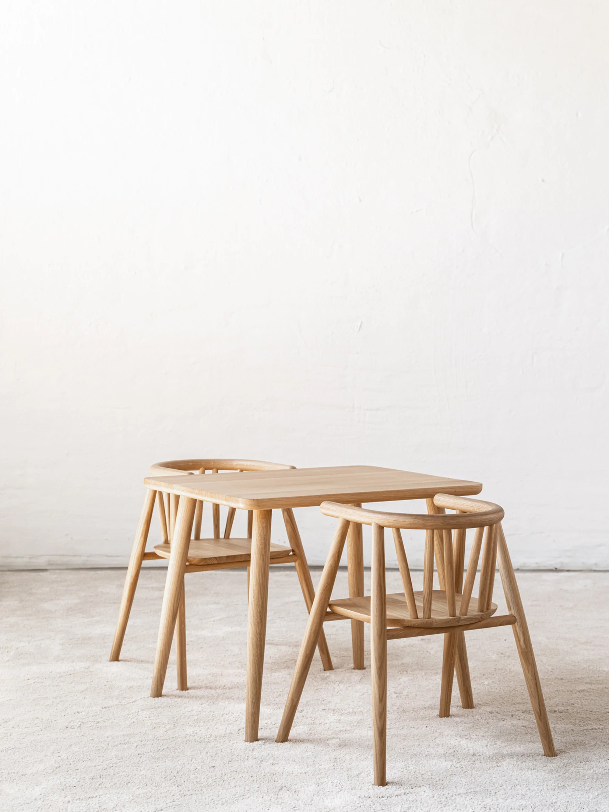 Handgemaakte kindertafel Asta van eikenhout