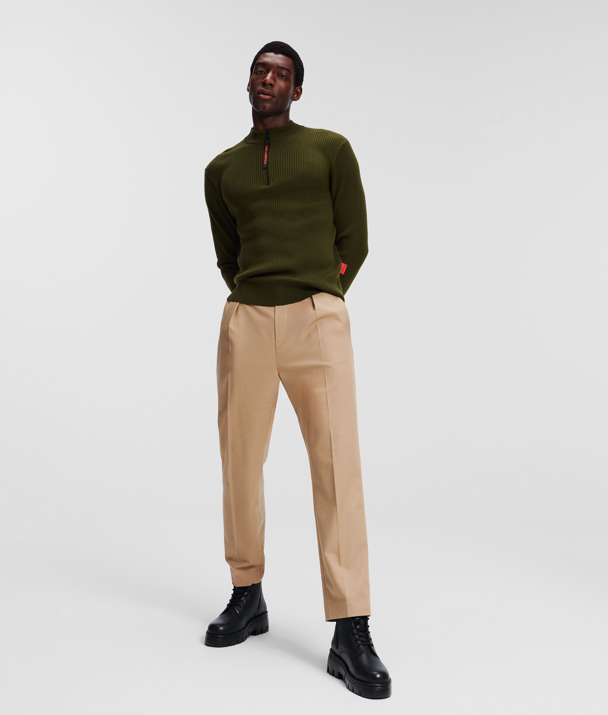 PULL À COL ROULÉ AVEC DEMI-ZIP