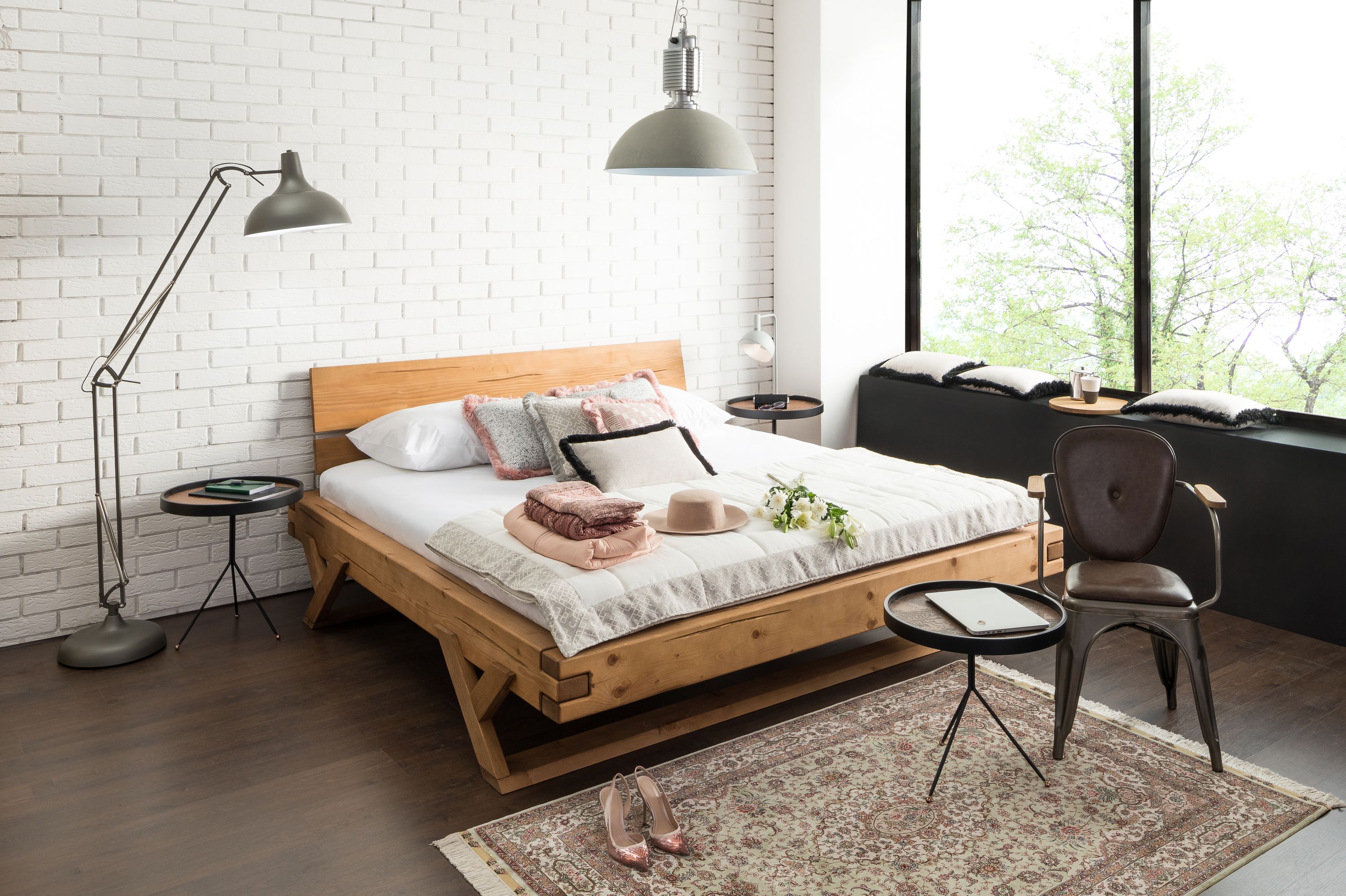 Balkenbett 140 x 200cm Massivholz Bettgestell Doppelbett Ehebett Bettrahmen