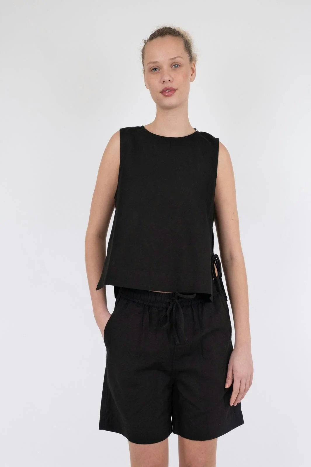 Neo Noir Svetlana Linen Top black