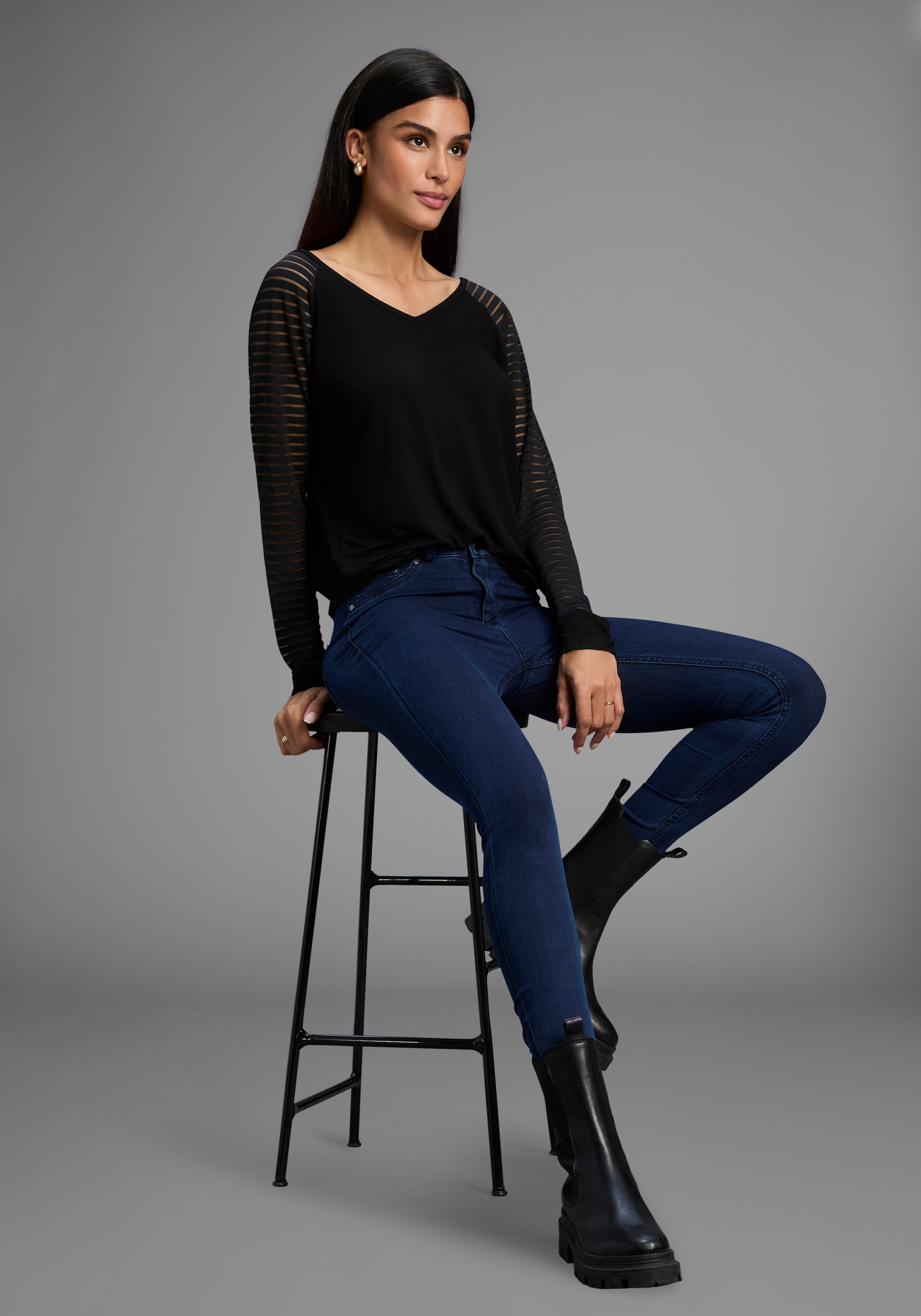 Bruno Banani V-Shirt , mit Mesh-Streifen im Ärmel - NEUE KOLLEKTION