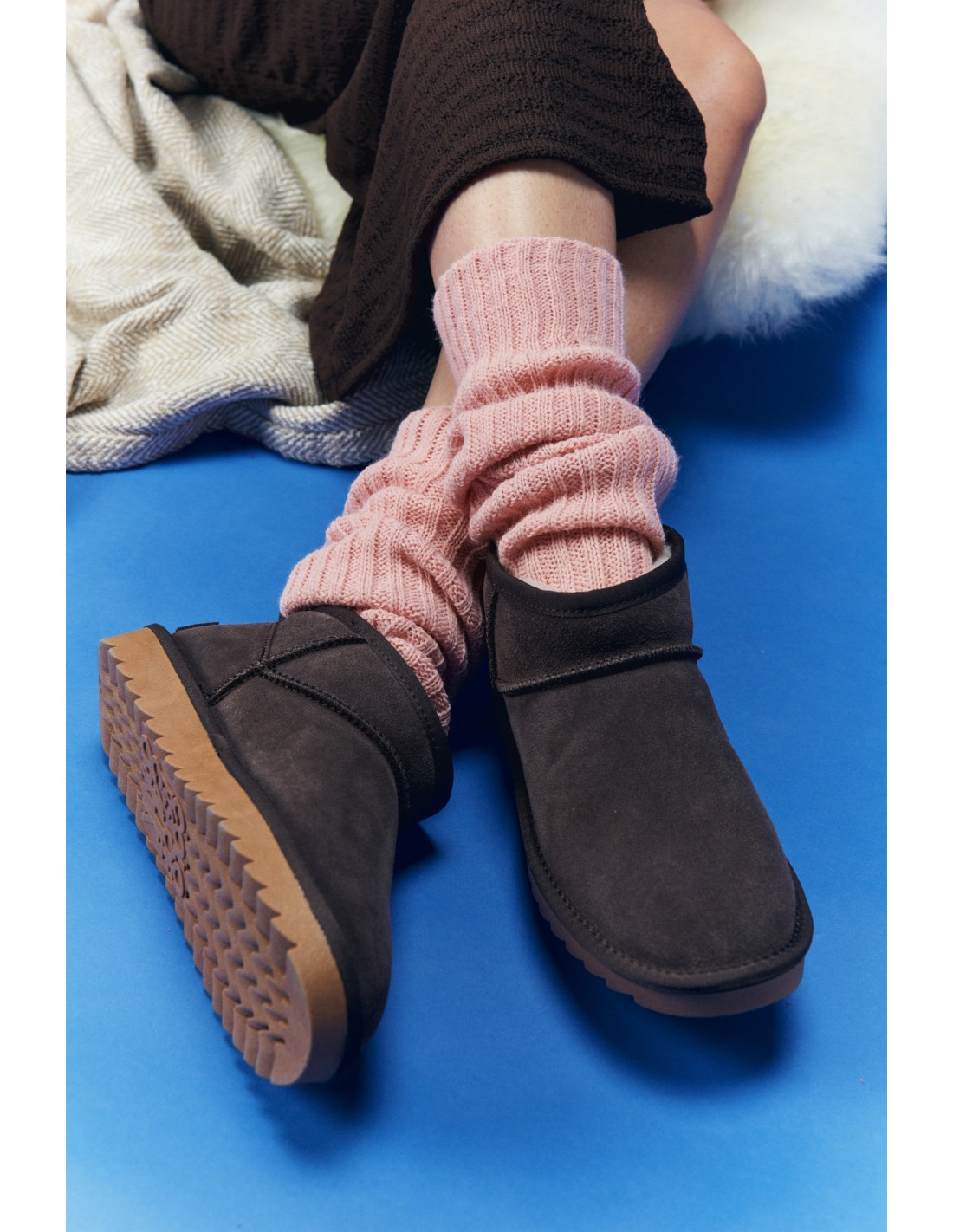 colors of california short winter boot in suede