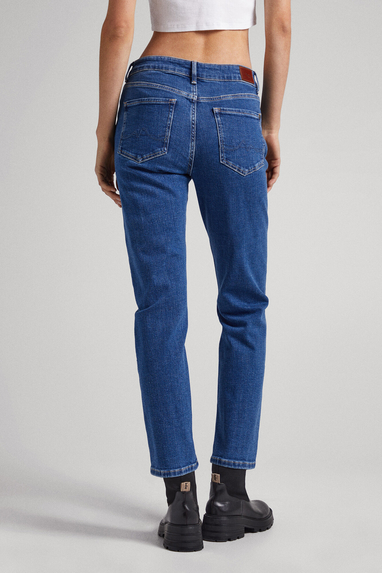 Calça jeans Mary de cintura alta e corte regular