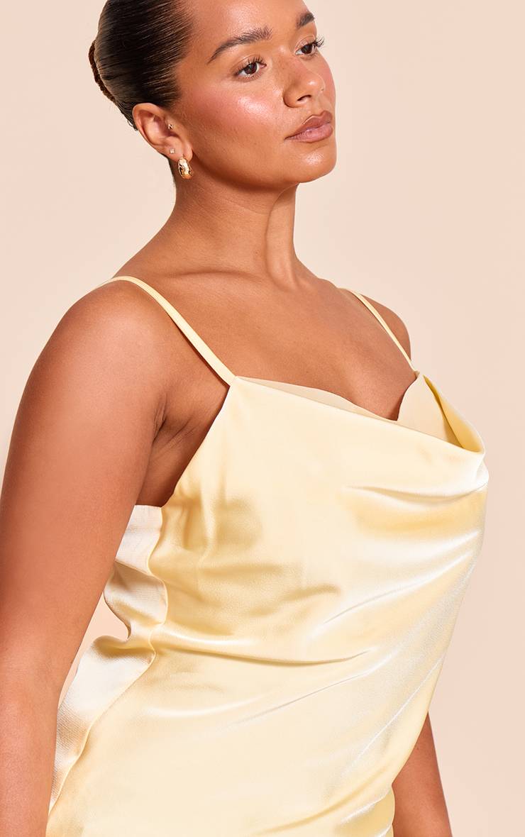 Pale Yellow Top Shape En Satin À Col Bénitier Avec Empiècements En Mousseline