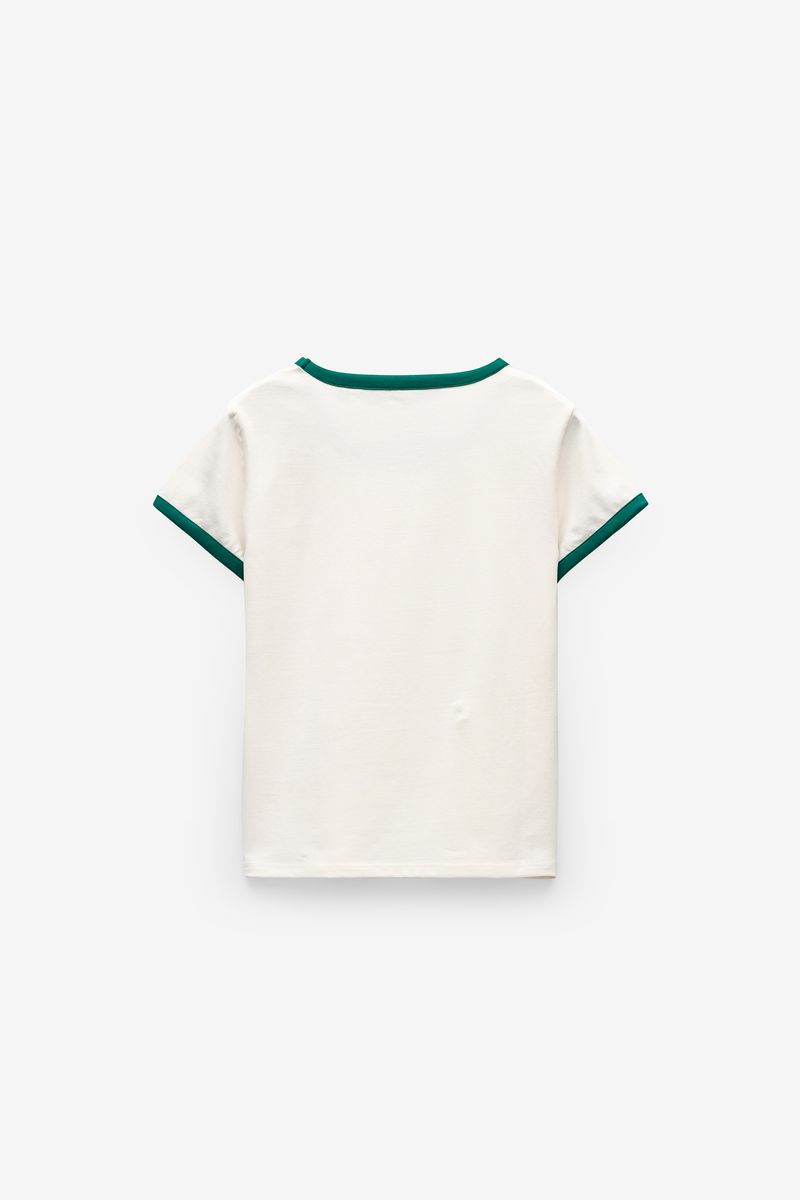 T-SHIRT COM CONTRASTE NA GOLA E MANGAS