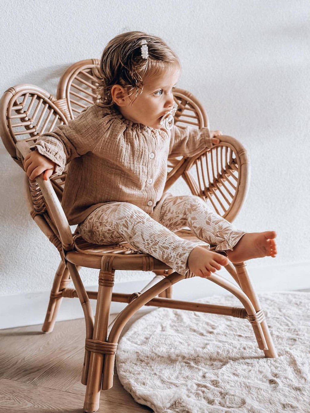 Babystyling gebloemde flared broek wit/beige