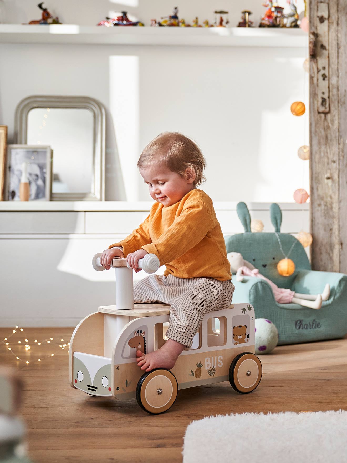 Ônibus de madeira Hanoi para passeio, brinquedo para crianças, certificado FSC® multicolorido