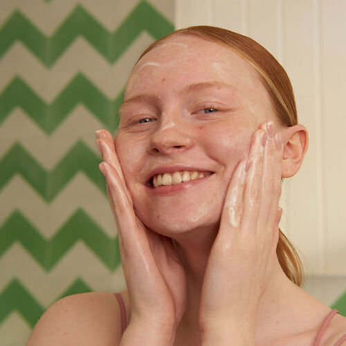 The Body Shop - Tea Tree Skin Clearing Facial Wash