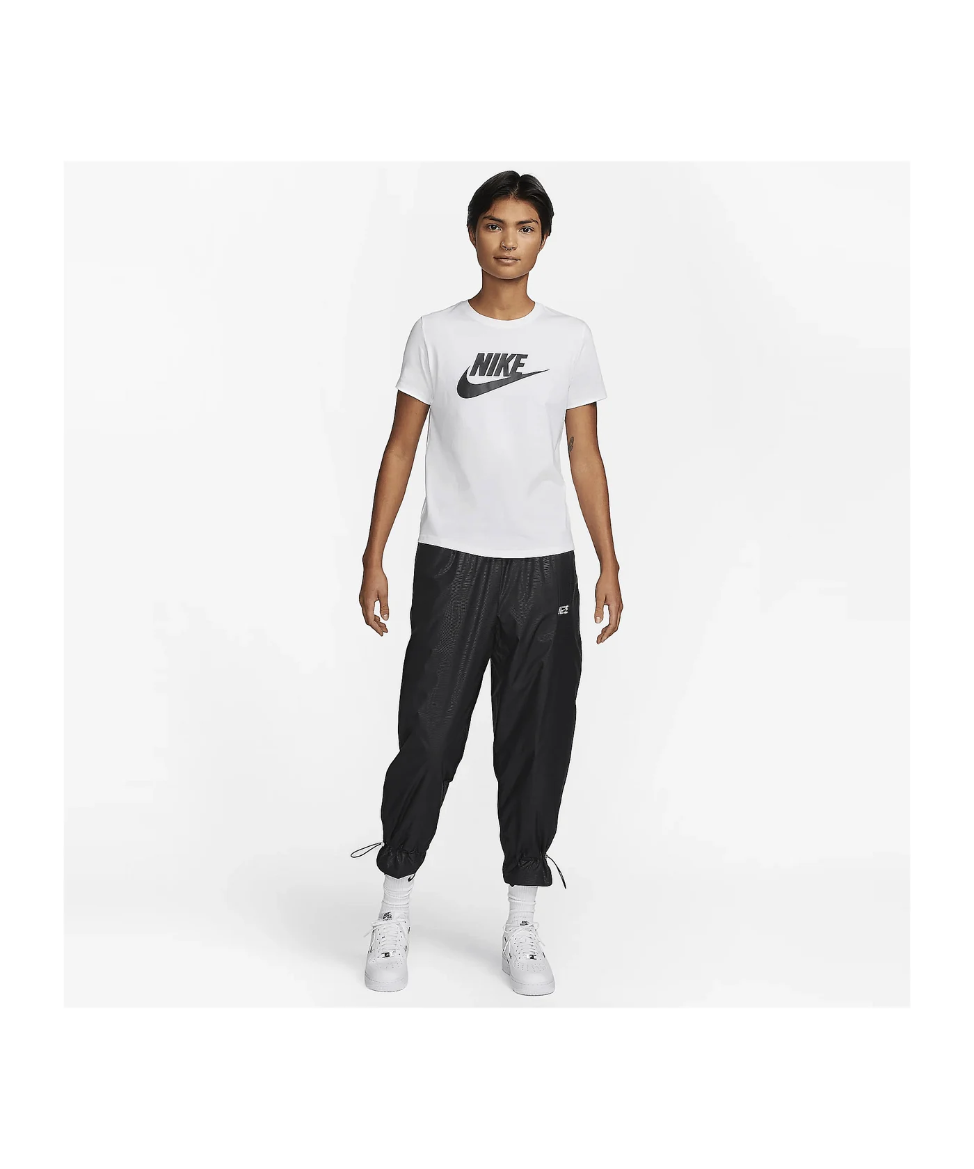 Nike Essentails Logo T-Shirt Damen Weiss F100