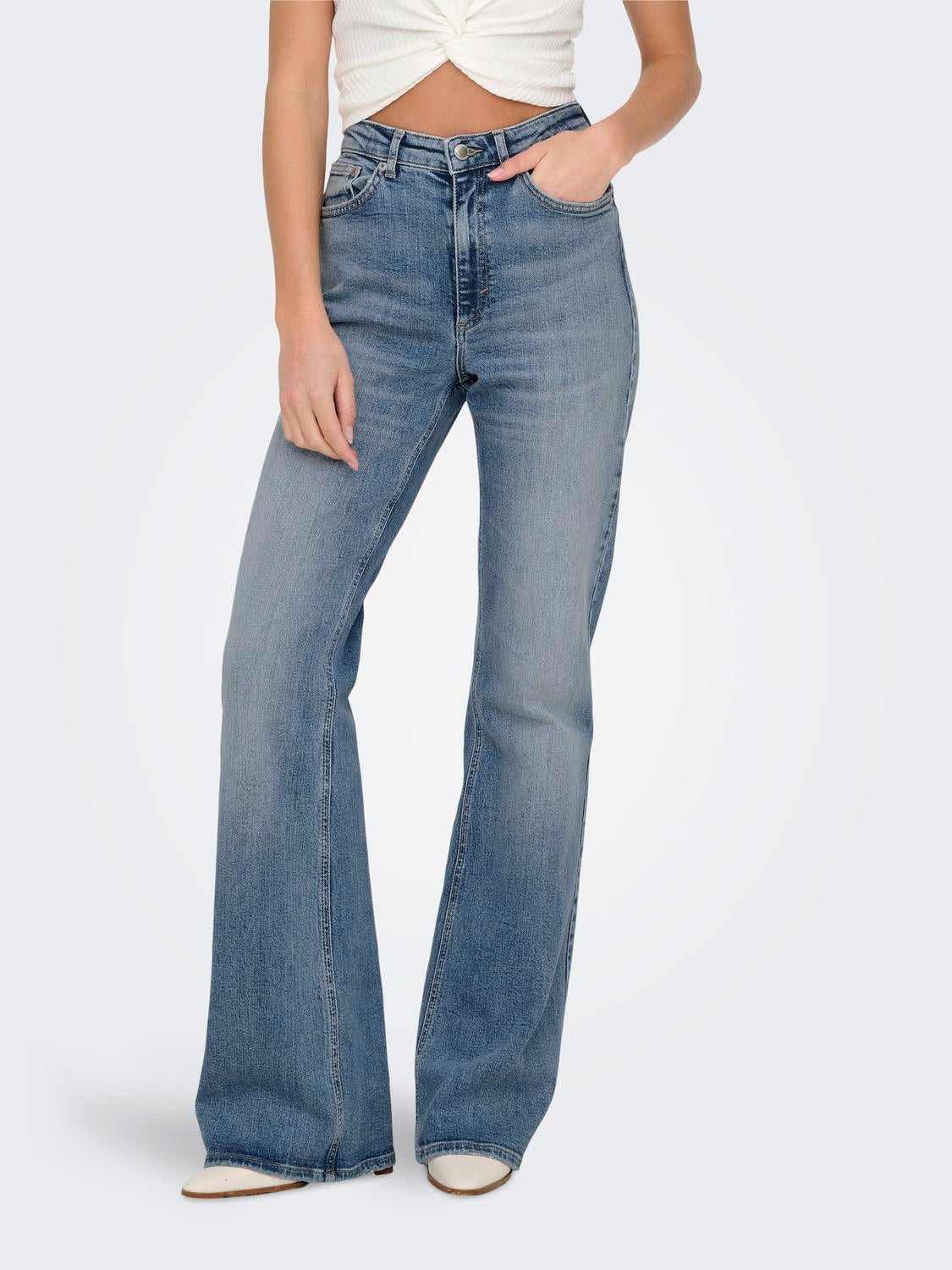 ONLJUICY Hohe Taille Ausgestellt Jeans Medium Blue Denim