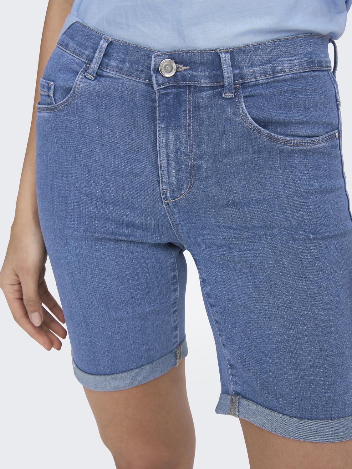 ONLRAIN Mittlere Taille Eng anliegend Jeans-Shorts Light Blue Denim