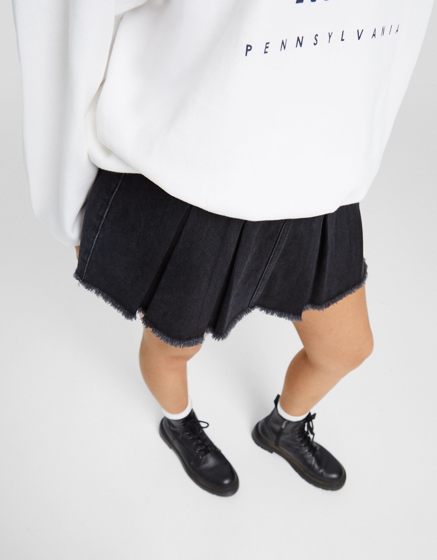saias-calça plissadas em denim desbotado