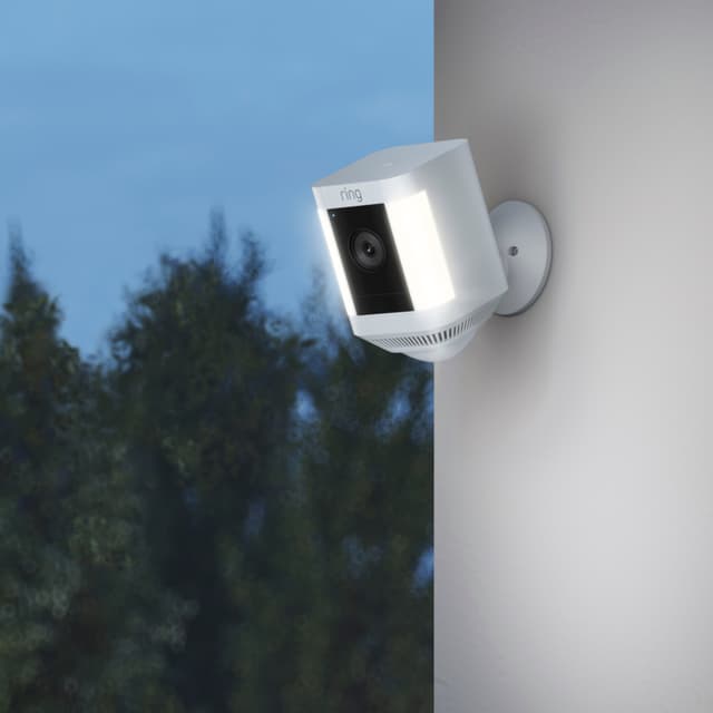 Ring Spotlight Cam Plus sikkerhedskamera (hvid/batteri)
